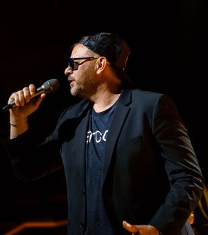 Tomasz Karolak stand-up "Terapia 2: Daj mi matkę, daj mi ojca"